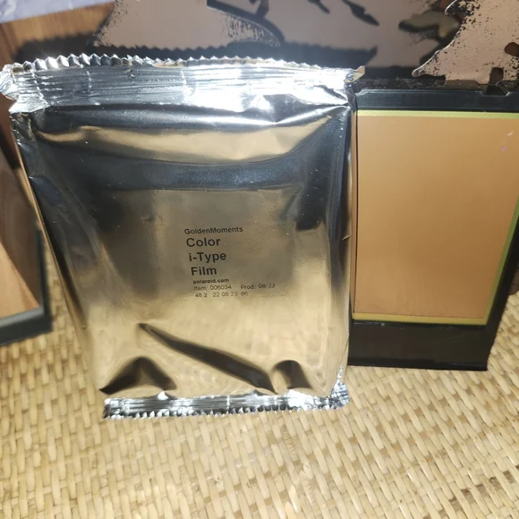 New Polaroid Camera - Picture 7 of 8